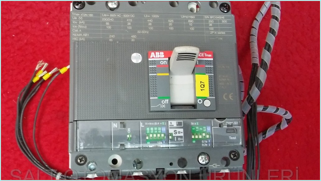 ABB TMAX XT2N 160 1SDA066767R1 100A 4  KUTUPLU TMŞ DEVRE KESİCİ ŞALTER