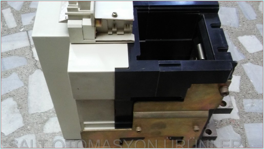 MITSUBISHI AE2500-SS AIR CURCUIT BREAKER 2500A MASTERPACT