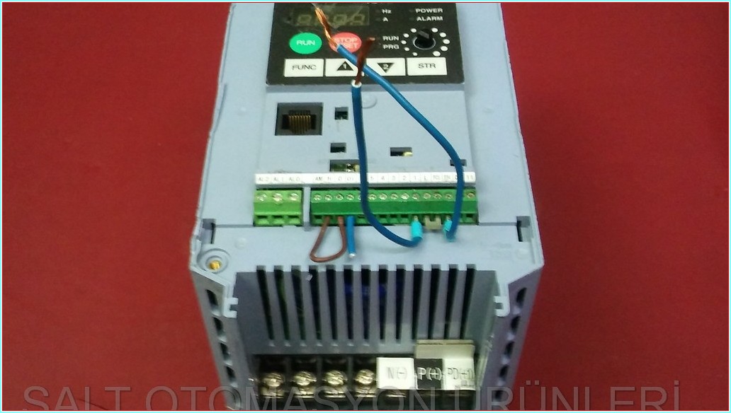 HITACHI X200-007SFEF 0,75KW SÜRÜCÜ HIZ KONTROL DRIVER