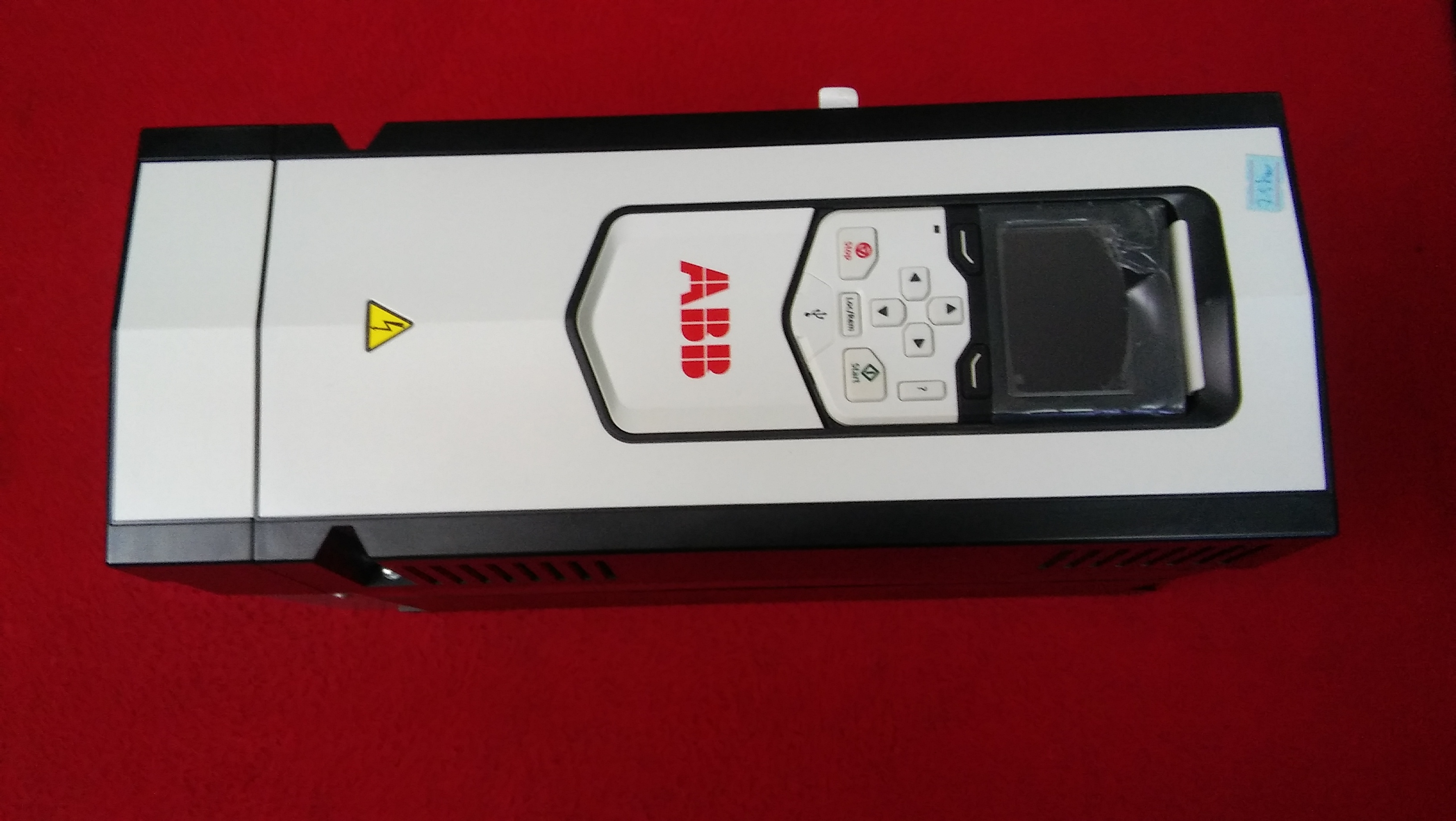 ABB ACS880-01-017A-3 17A 12KVA SIFIR SÜRÜCÜ ACS800 DRIVER