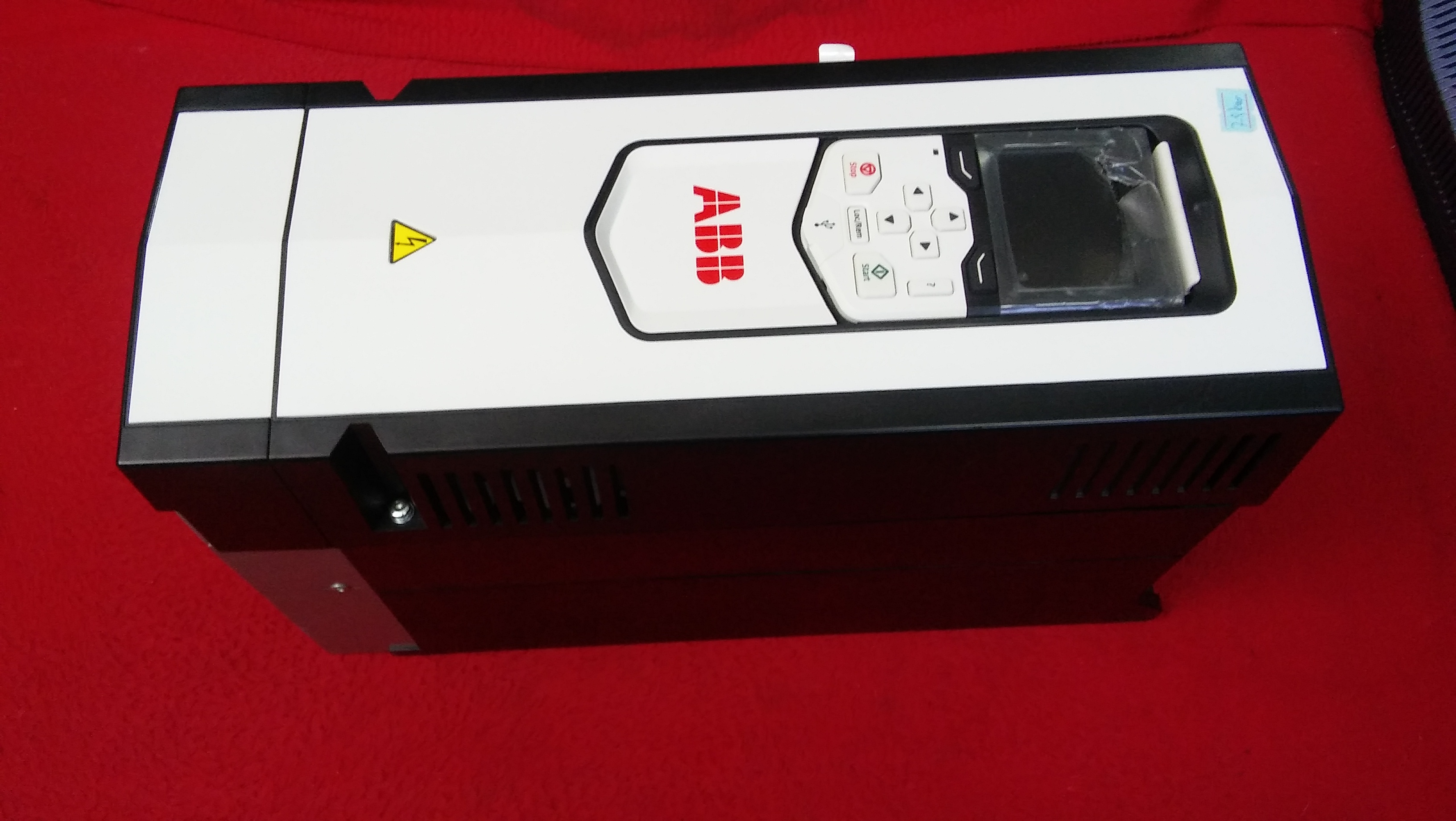ABB ACS880-01-017A-3 17A 12KVA SIFIR SÜRÜCÜ ACS800 DRIVER