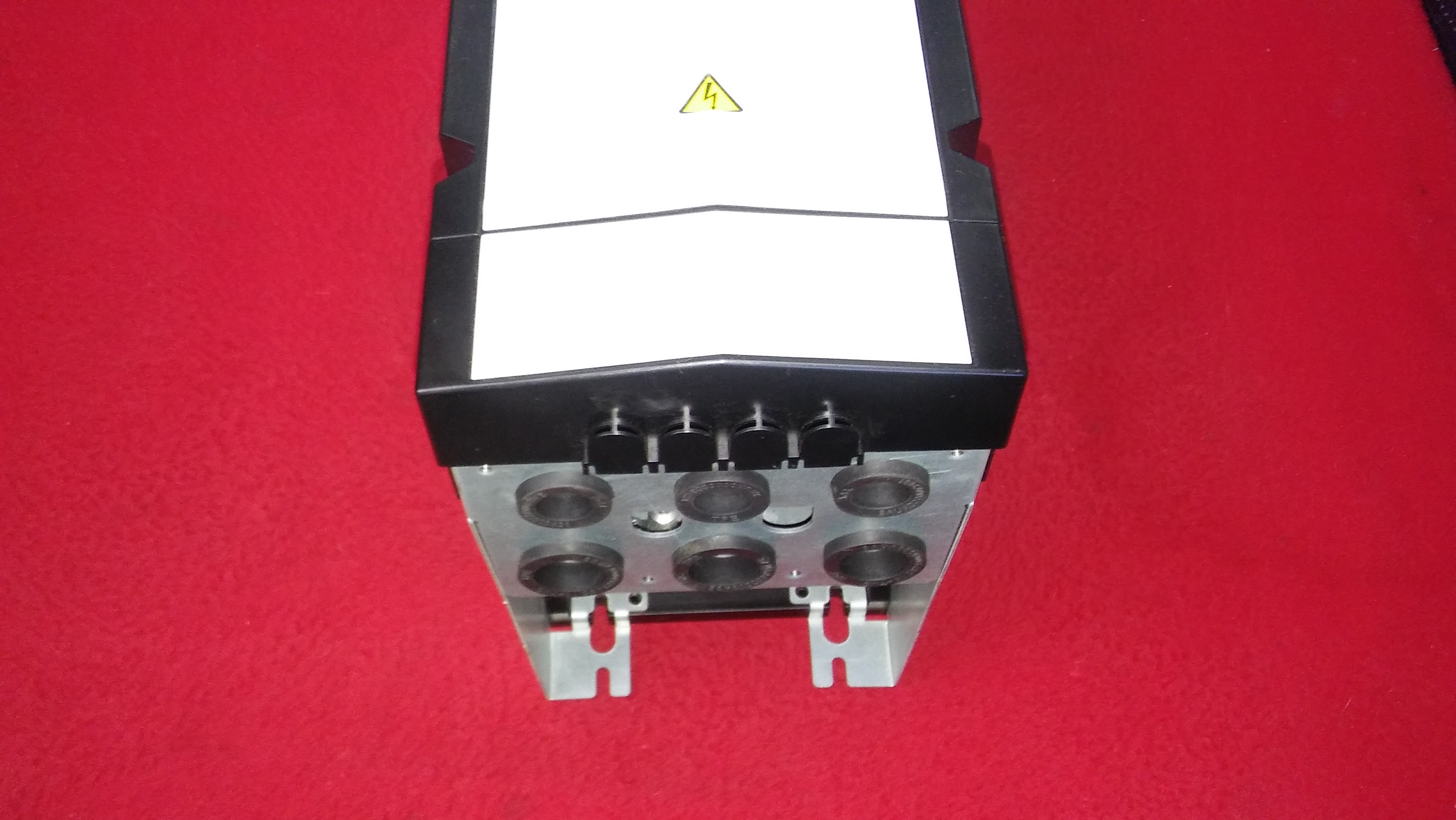 ABB ACS880-01-017A-3 17A 12KVA SIFIR SÜRÜCÜ ACS800 DRIVER