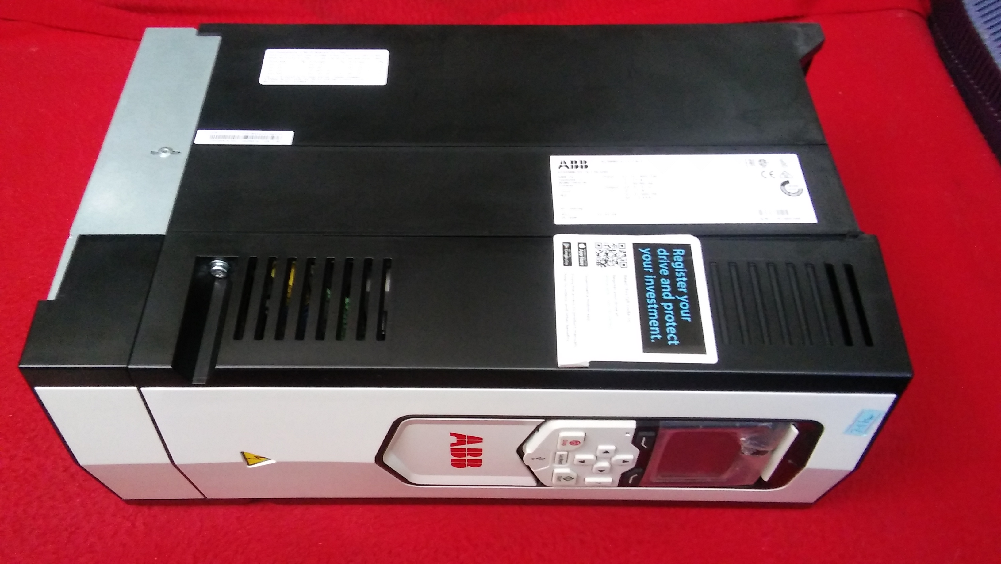 ABB ACS880-01-017A-3 17A 12KVA SIFIR SÜRÜCÜ ACS800 DRIVER
