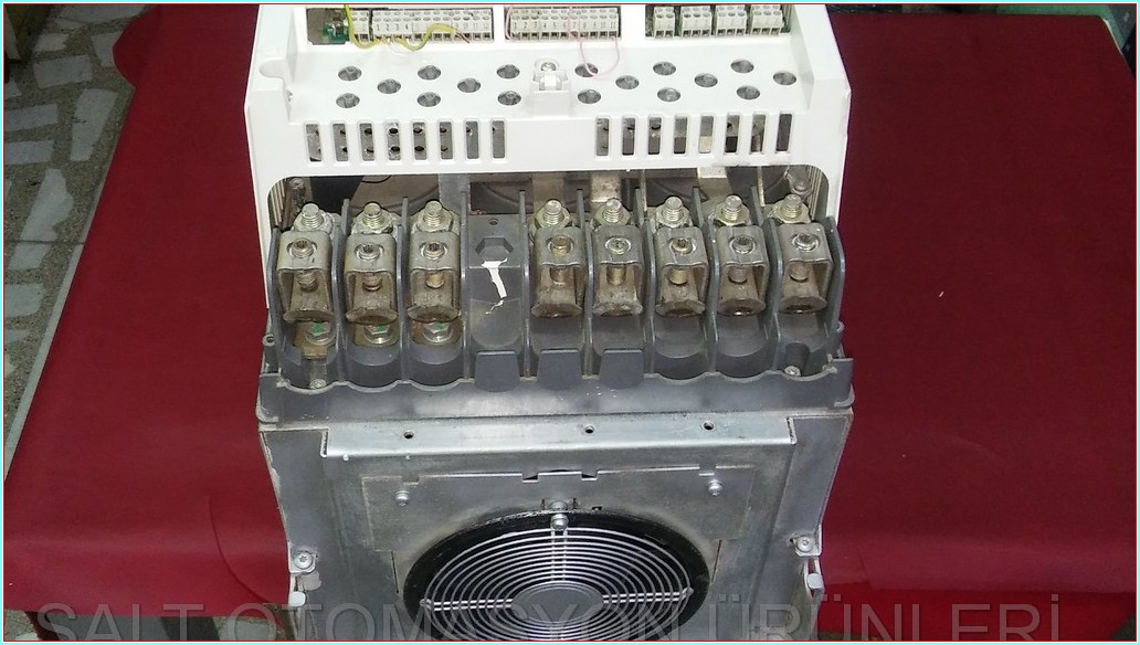 ABB ACS800 ACS800-01-0100-3 ACS800-01-0100-3-E200 90KW SÜRÜCÜ