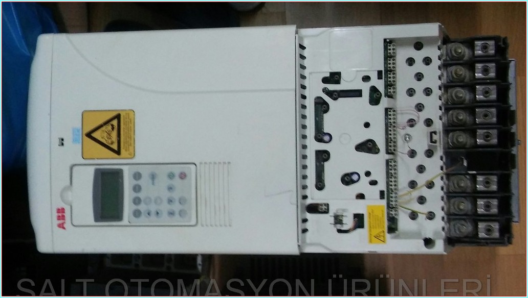 ABB ACS800 ACS800-01-0100-3 ACS800-01-0100-3-E200 90KW SÜRÜCÜ
