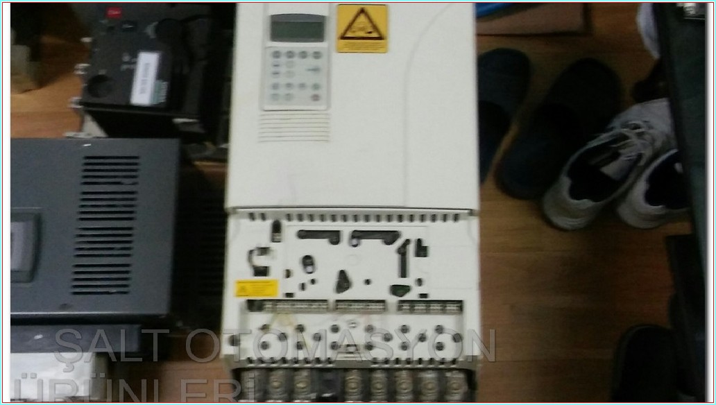 ABB ACS800 ACS800-01-0100-3 ACS800-01-0100-3-E200 90KW SÜRÜCÜ