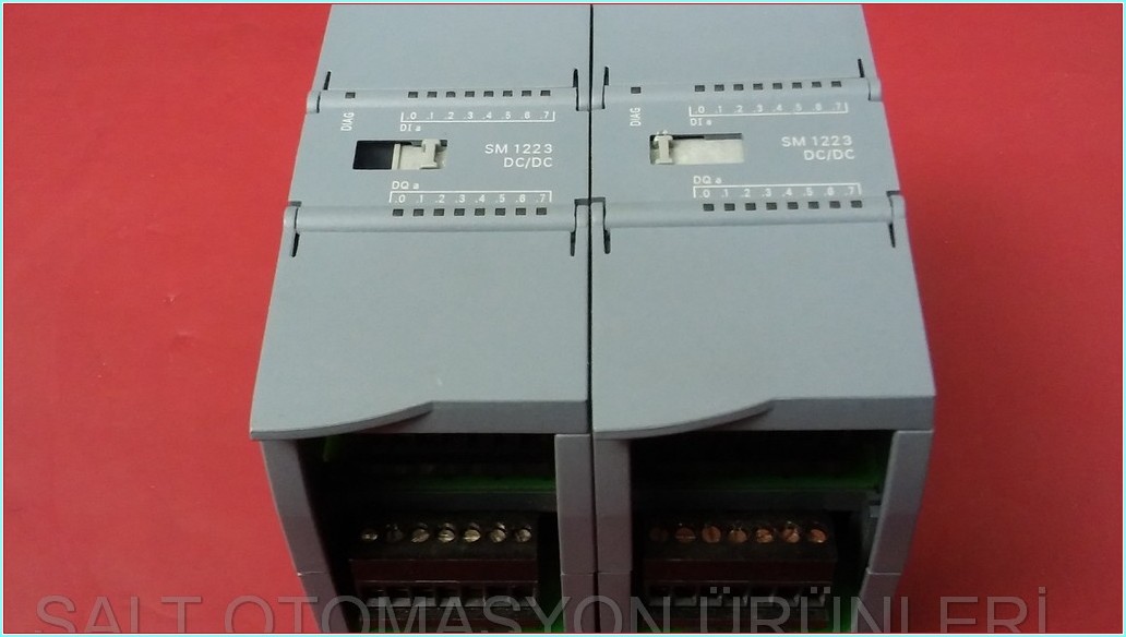 SIEMENS 6ES7 223-1BH32-0XB0 6ES7223-1BH32-0XB0 SIMATIC S7-1200 SM 1223 DC-DC PLC