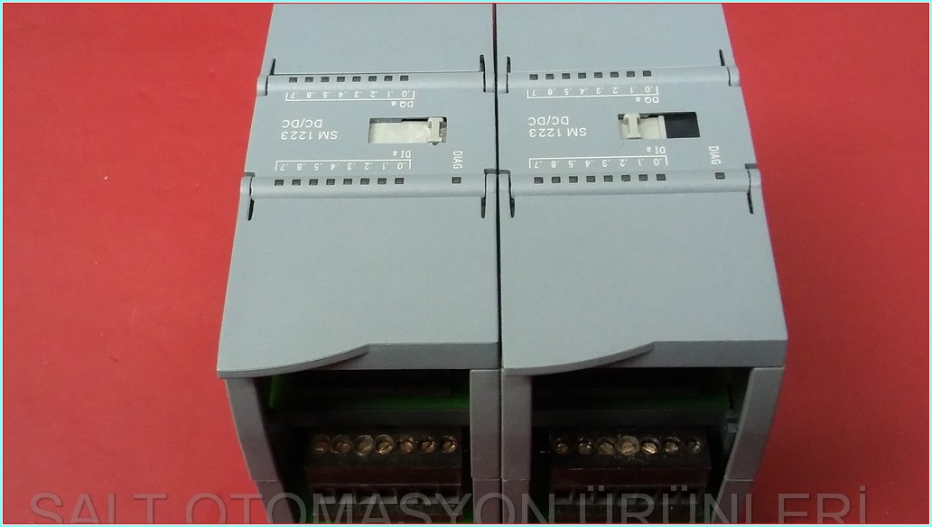 SIEMENS 6ES7 223-1BH32-0XB0 6ES7223-1BH32-0XB0 SIMATIC S7-1200 SM 1223 DC-DC PLC