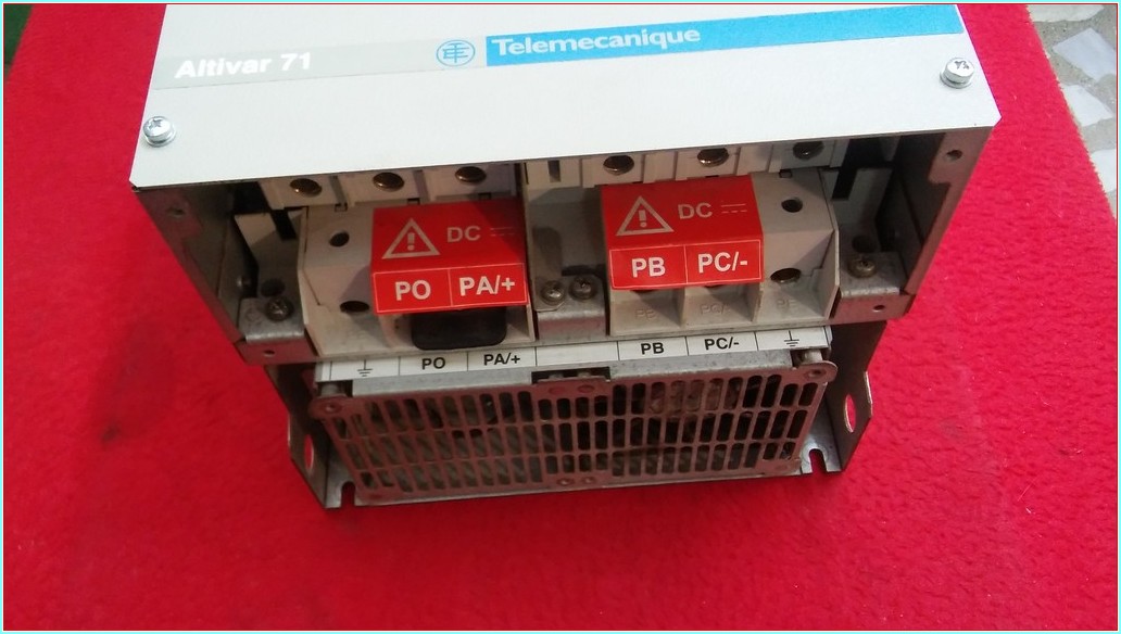 SCHNEİDER ATV71HD22N4 ALTİVAR71 ALTİVAR 71 ATV71HD22N4Z  ATV71 22KW SÜRÜCÜ 