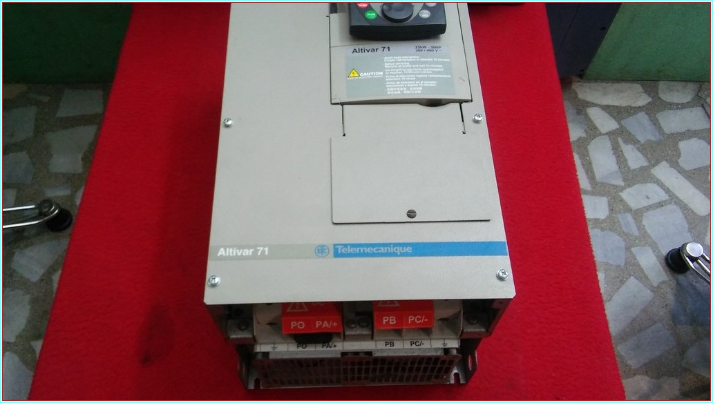 SCHNEİDER ATV71HD22N4 ALTİVAR71 ALTİVAR 71 ATV71HD22N4Z  ATV71 22KW SÜRÜCÜ 