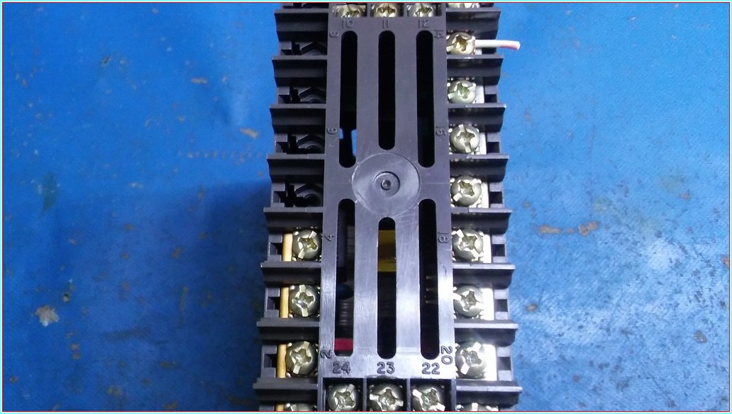 WEST 8170 1-8 DIN VALF MOTORU SÜRÜCÜ KONTRÖLÜ ISI KONTROL