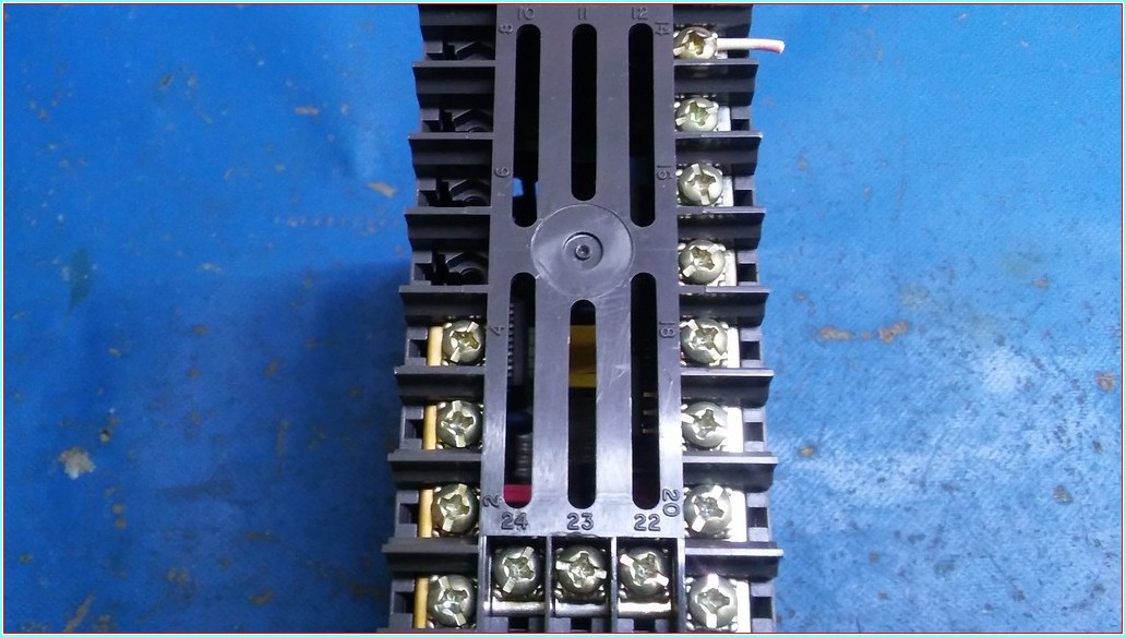 WEST 8170 1-8 DIN VALF MOTORU SÜRÜCÜ KONTRÖLÜ ISI KONTROL