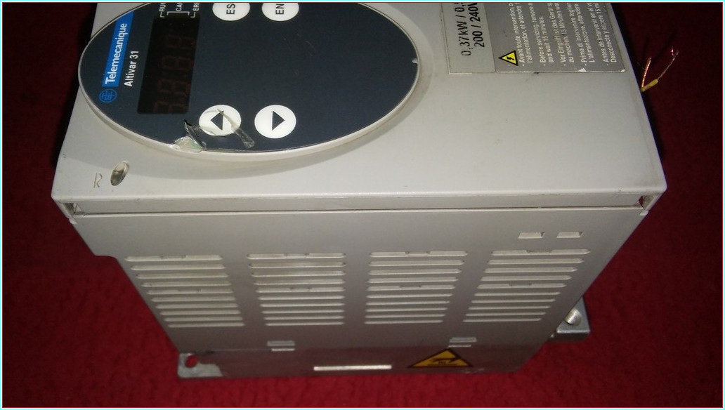 TELEMECANİQUE ATV31H037M2 ATV31 0,37KW ATV31 SÜRÜCÜ