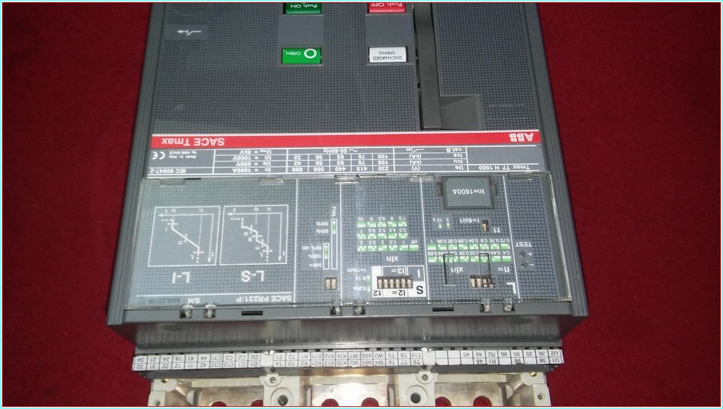 ABB SACE TMAX T7 H 1600 SACE PR231 P 1600A KURMALI TİP KESİCİ