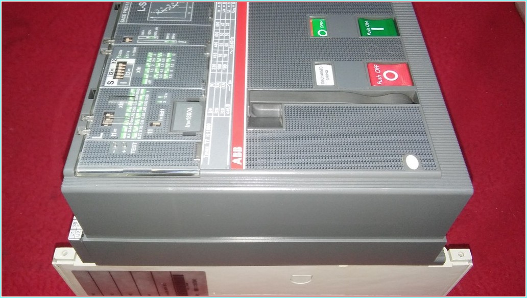 ABB SACE TMAX T7 H 1600 SACE PR231 P 1600A KURMALI TİP KESİCİ