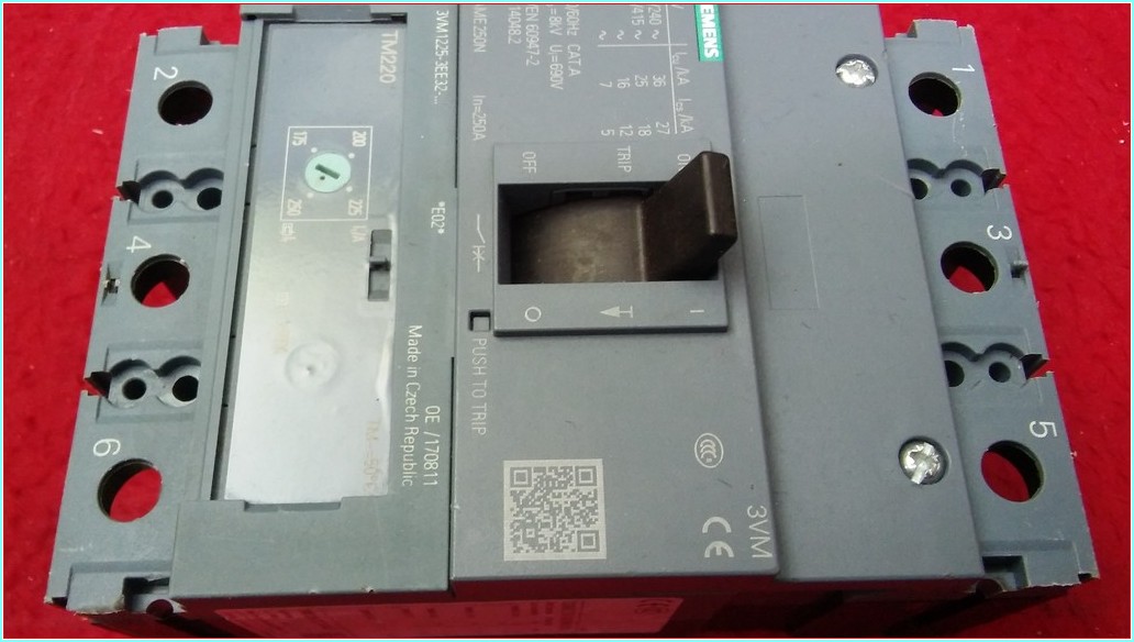 SIEMENS 3VM SIEMENS 3VM 250A TMŞ 3VM1225-3EE32-0AA0 KESİCİ