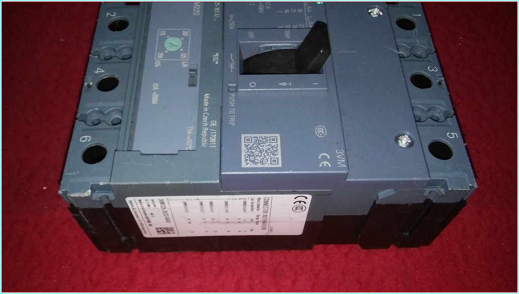SIEMENS 3VM SIEMENS 3VM 250A TMŞ 3VM1225-3EE32-0AA0 KESİCİ