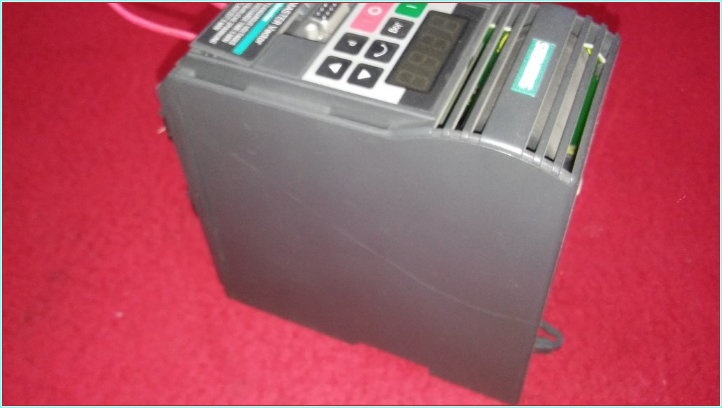 SIEMENS 6SE3212-8BA40 MICROMASTER VECTOR 0,75HP SÜRÜCÜ