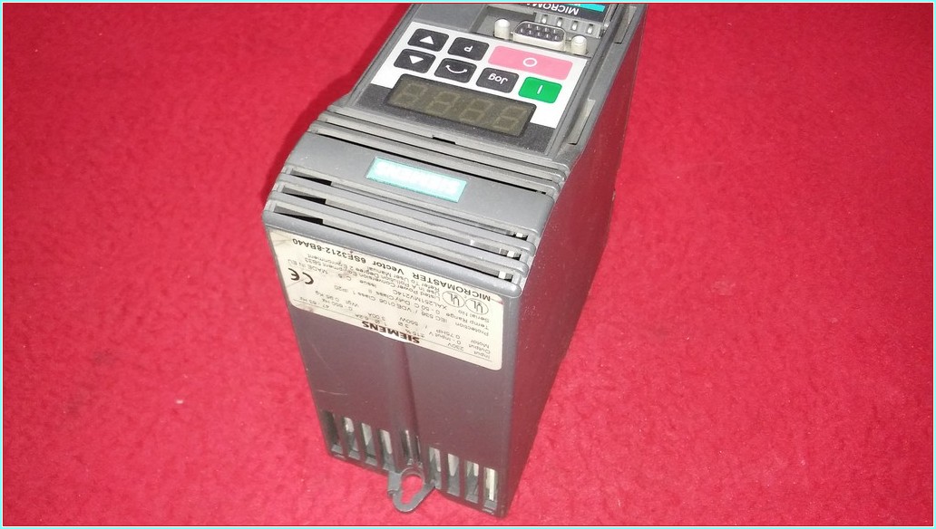 SIEMENS 6SE3212-8BA40 MICROMASTER VECTOR 0,75HP SÜRÜCÜ