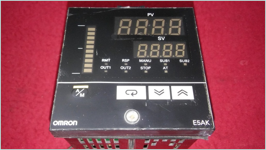 OMRON E5AK E5AK-PRR2-500 SICAKLIK PROSES KONUM KONTROL CİHAZI