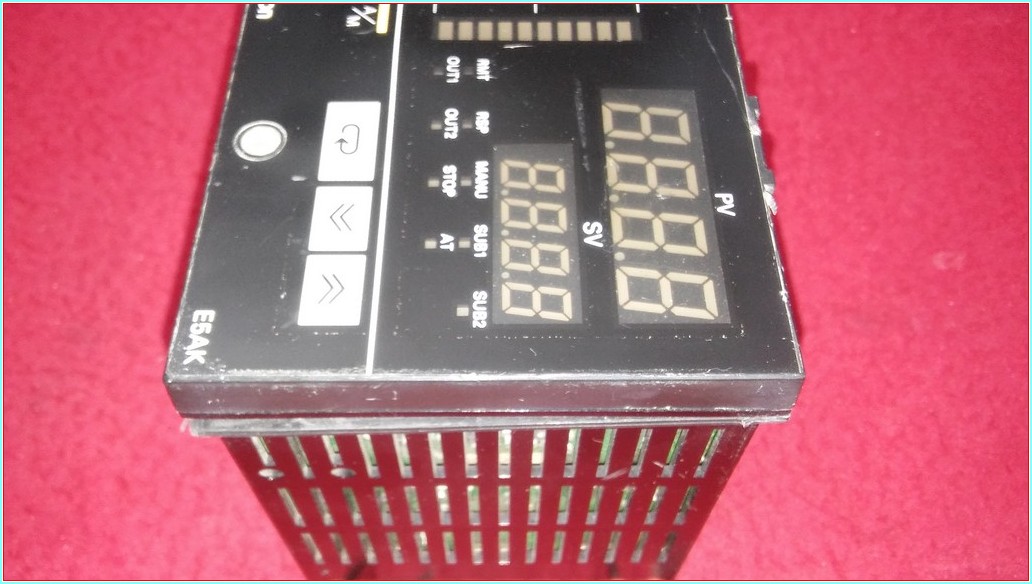 OMRON E5AK E5AK-PRR2-500 SICAKLIK PROSES KONUM KONTROL CİHAZI