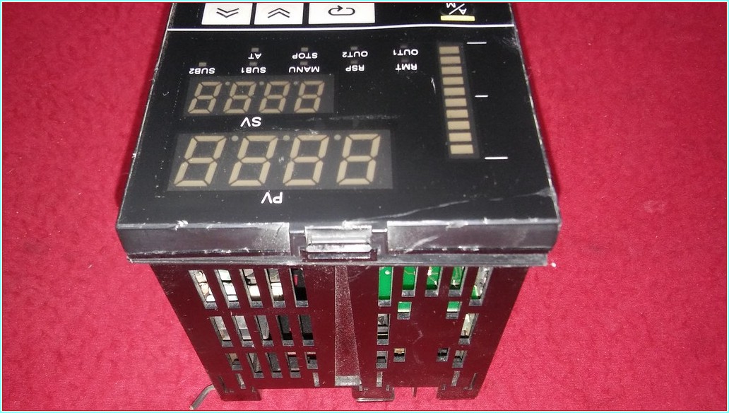 OMRON E5AK E5AK-PRR2-500 SICAKLIK PROSES KONUM KONTROL CİHAZI