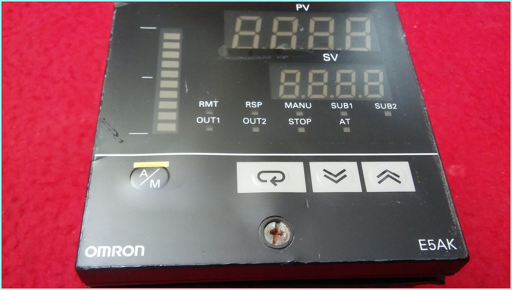 OMRON E5AK E5AK-PRR2-500 SICAKLIK PROSES KONUM KONTROL CİHAZI
