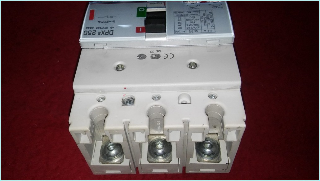LEGRAND DPX3 250 3P 420 239 250A TMŞ SIFIRDAN FARKI FİYATI 4 202 39