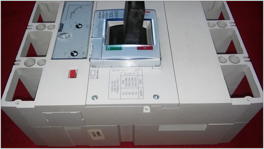 LEGRAND DPX3 1600 4 222 53 1000A TMŞ SIFIRDAN FARKI FİYATI