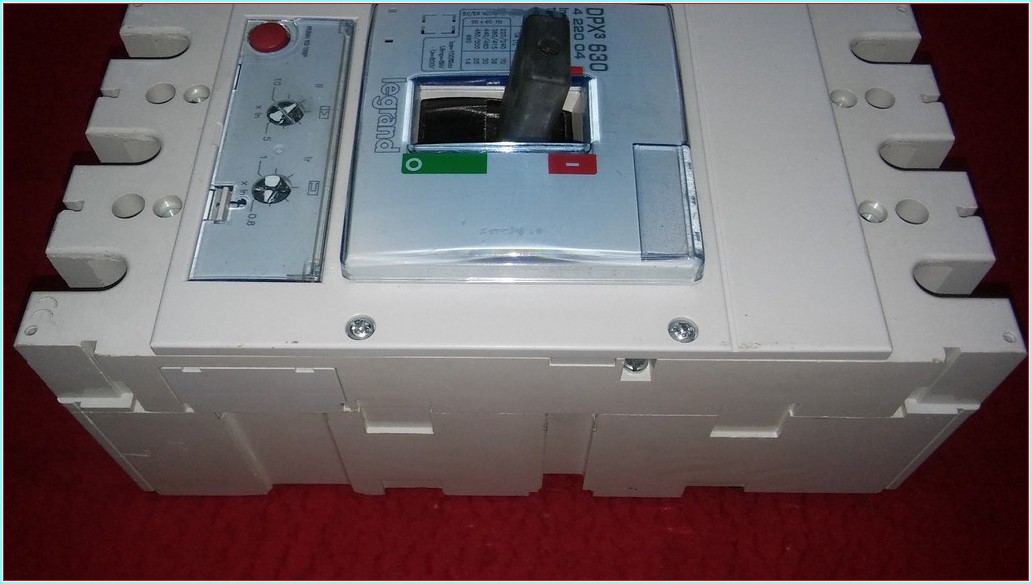 LEGRAND DPX3 630 630A 4 220 04 TMŞ ŞALTER SIFIRDAN FARKI FİYATI