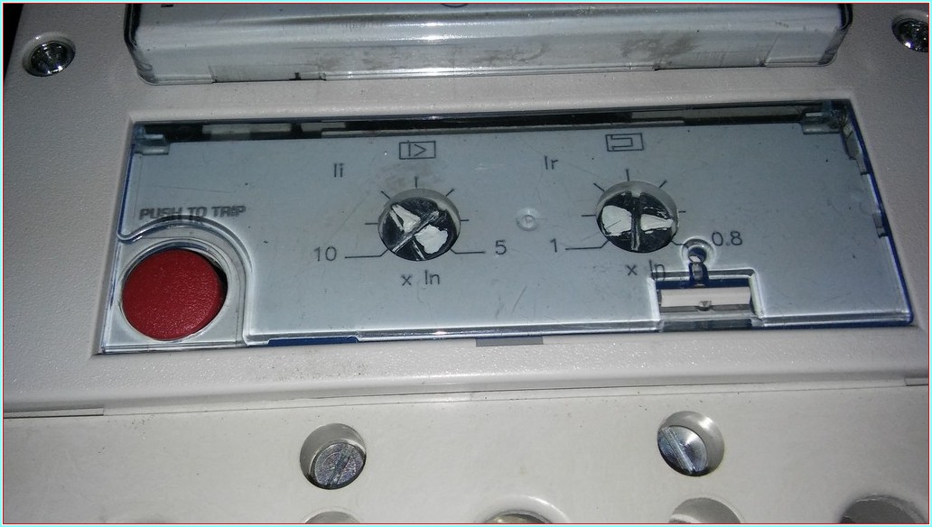 LEGRAND DPX3 630 630A 4 220 04 TMŞ ŞALTER SIFIRDAN FARKI FİYATI