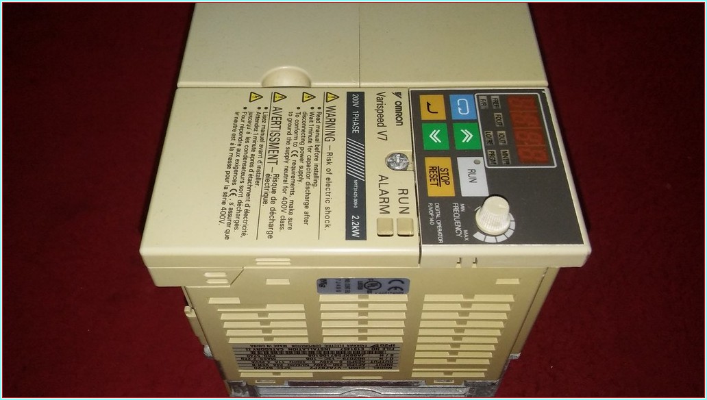 YASKAWA CIMR-V7AZB2P2 4,2KVA 2,2KW SÜRÜCÜ SIFIRDAN FARKI FİYATI