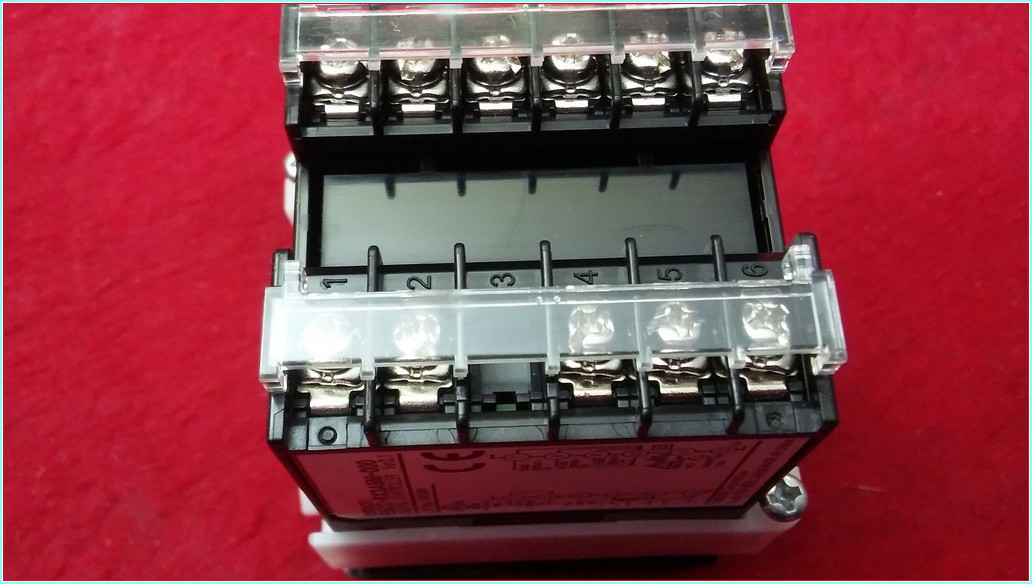 OMRON E5CC-RX3A5M-000 E5CC ISI KONTROL 1 RÖLE 3 ALARM CIKIŞ SIFIR KUTULU