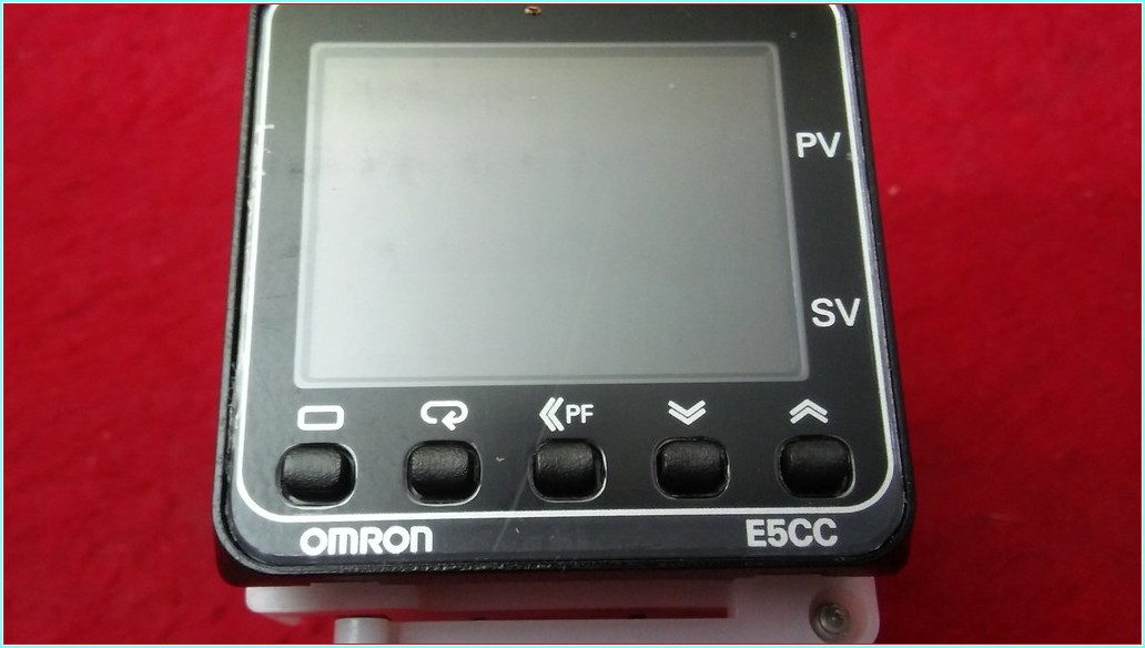 OMRON E5CC-RX3A5M-000 E5CC ISI KONTROL 1 RÖLE 3 ALARM CIKIŞ SIFIR KUTULU