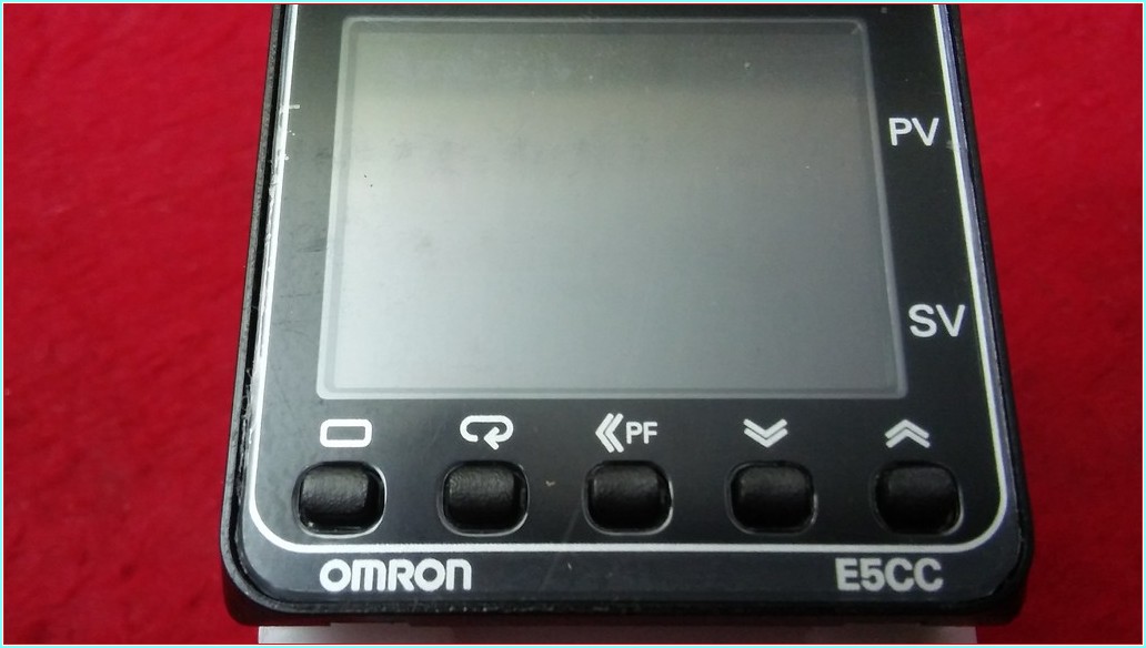 OMRON E5CC-RX3A5M-000 E5CC ISI KONTROL 1 RÖLE 3 ALARM CIKIŞ SIFIR KUTULU