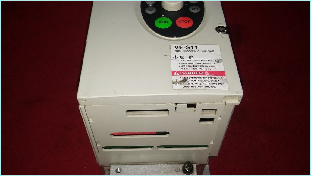 TOSHIBA VFS11-4015PL-WP R5 TRANSISTOR INVERTER 380V 1,5KW SÜRÜCÜ