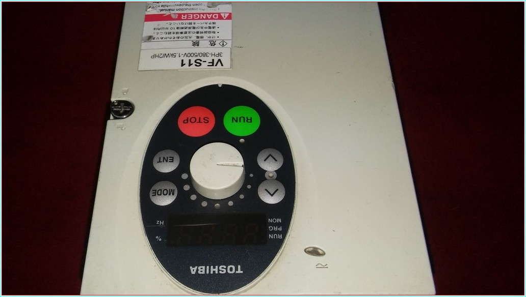 TOSHIBA VFS11-4015PL-WP R5 TRANSISTOR INVERTER 380V 1,5KW SÜRÜCÜ