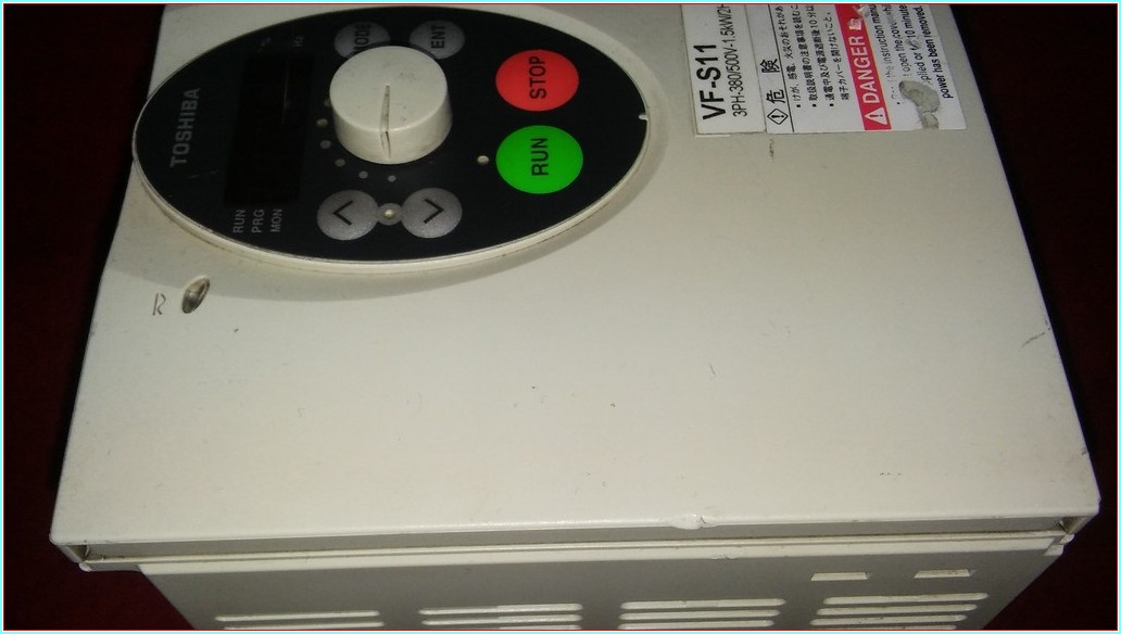 TOSHIBA VFS11-4015PL-WP R5 TRANSISTOR INVERTER 380V 1,5KW SÜRÜCÜ