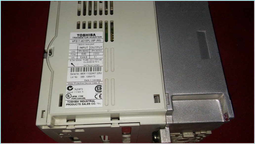 TOSHIBA VFS11-4015PL-WP R5 TRANSISTOR INVERTER 380V 1,5KW SÜRÜCÜ