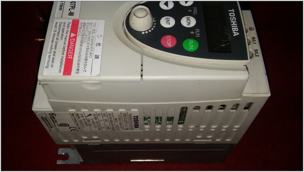 TOSHIBA VFNC1S-2007PL-W R4 TRANSISTOR INVERTER 0,75KW SÜRÜCÜ SIFIRDAN FARKI FİYATI