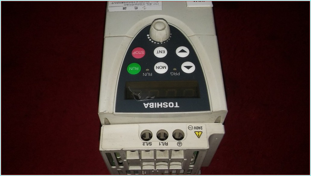 TOSHIBA VFNC1S-2007PL-W R4 TRANSISTOR INVERTER 0,75KW SÜRÜCÜ SIFIRDAN FARKI FİYATI