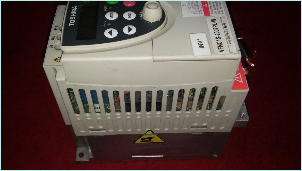 TOSHIBA VFNC1S-2007PL-W R4 TRANSISTOR INVERTER 0,75KW SÜRÜCÜ SIFIRDAN FARKI FİYATI