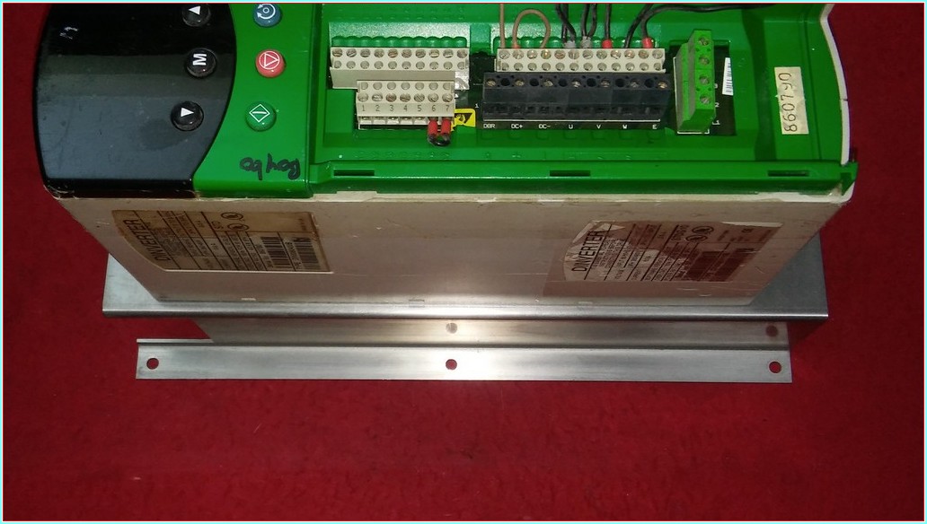 CONTROL TECHNIQUES DIN3380110B DINVERTER1,1KW SÜRÜCÜ INPUT 380V
