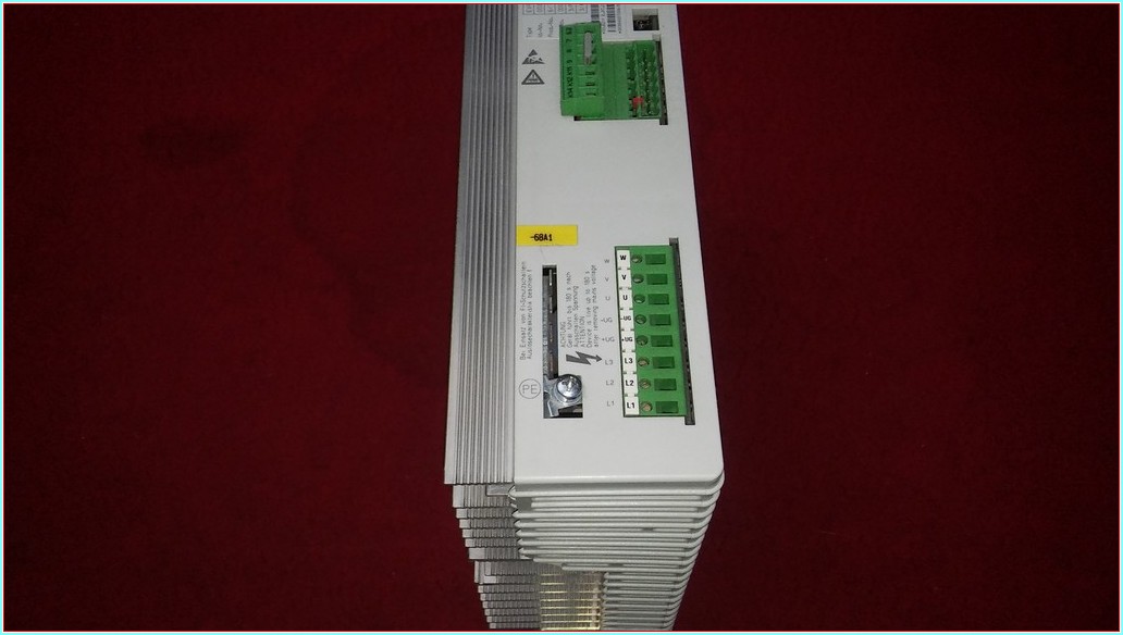 LENZE EVF8211-E 0,75KW İNPUT  400V SÜRÜCÜ