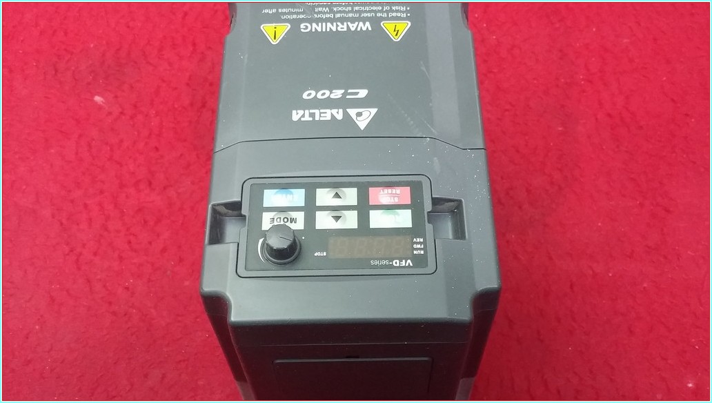DELTA VFD007CB21A-21M C200 0,75 KW SÜRÜCÜ