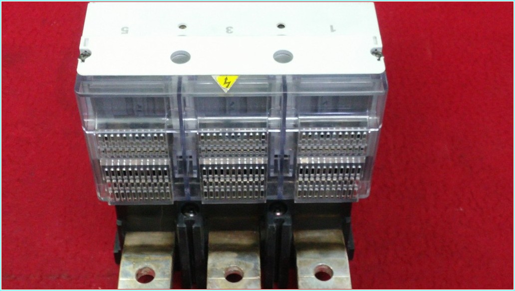 SIEMENS 3VL5763-2AA36-0AA0 3VL9540-7DC30 VL630 400A TMŞ KIZAKLI TİP