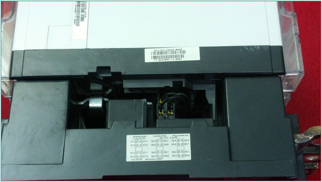SIEMENS 3VL5763-2AA36-0AA0 3VL9540-7DC30 VL630 400A TMŞ KIZAKLI TİP