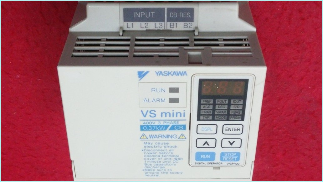 YASKAWA CIMR-XCBC40P2 VS MİNİ 400V 0,37 KW 0,9 KVA SÜRÜCÜ 