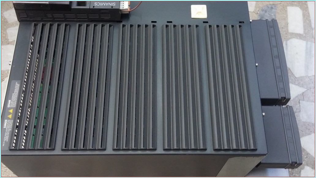 SIEMENS 6SL3224-0BE34-5UA0 VERSİYON K SINAMICS POWER 240 55KW 110A SÜRÜCÜ
