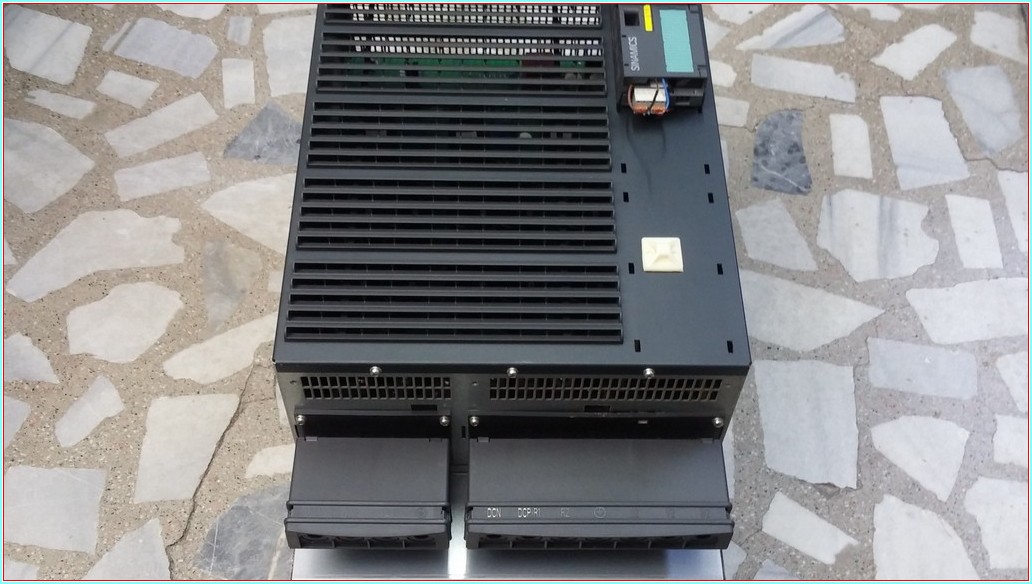 SIEMENS 6SL3224-0BE34-5UA0 VERSİYON K SINAMICS POWER 240 55KW 110A SÜRÜCÜ